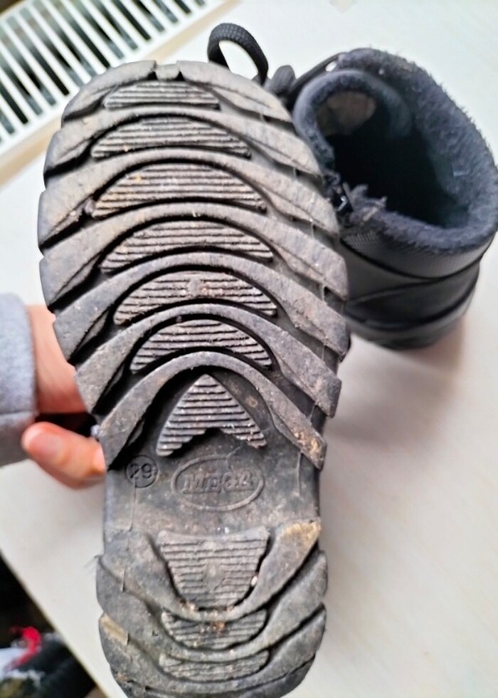 Erkek çocuk bot - Görsel 2