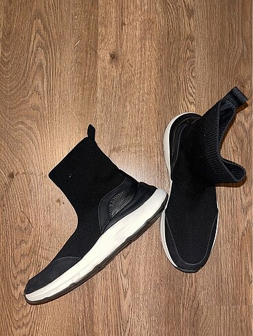 38 Beden Zara Spor Ayakkabısı