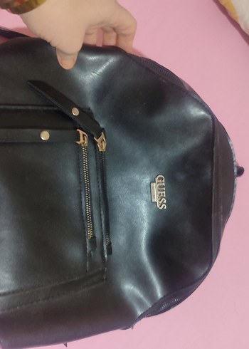 GUESS Siyah Parlak Deri Kadın Çanta - Görsel 2