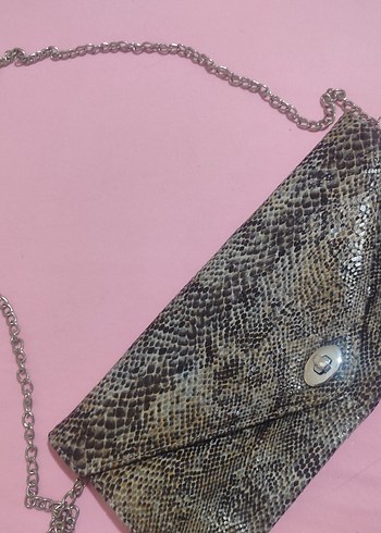 Gri Yılan Desenli Zincir Detaylı Deri Çanta - Görsel 2