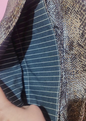 Gri Yılan Desenli Zincir Detaylı Deri Çanta - Görsel 3