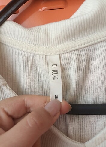 Defacto V yaka crop