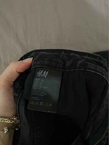 36 Beden H&M kadın siyah şort