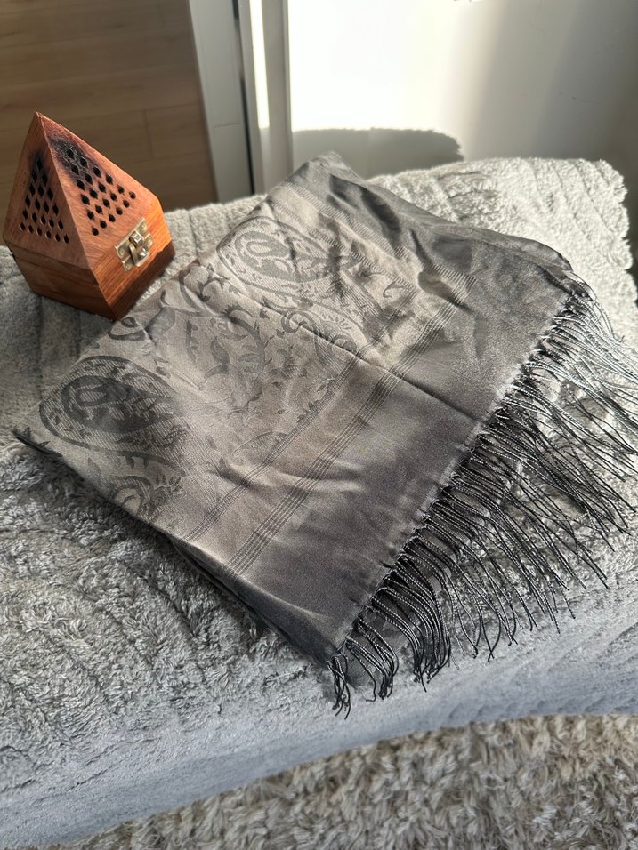 Gri İpek Görünümlü Bohem Kadın Şalı - Görsel 2