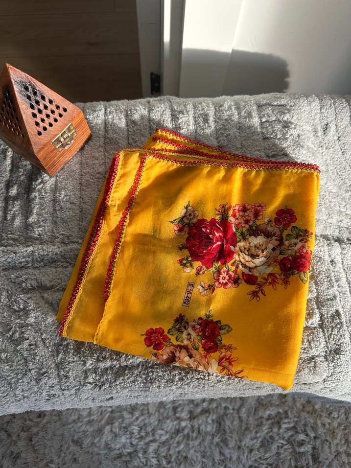 Sarı Çiçek Desenli pamuk yazma eşarp - Görsel 4