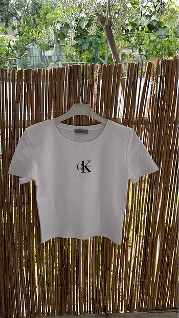 l Beden Calvin klein tshirt