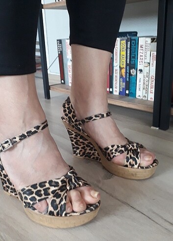 40 Beden çeşitli Renk KADIN SATEN LEOPAR SANDALET