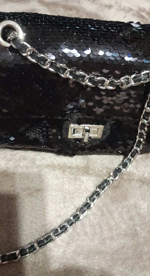 Zincir Detaylı Siyah Parlak Yılan Desenli Çanta - Görsel 2