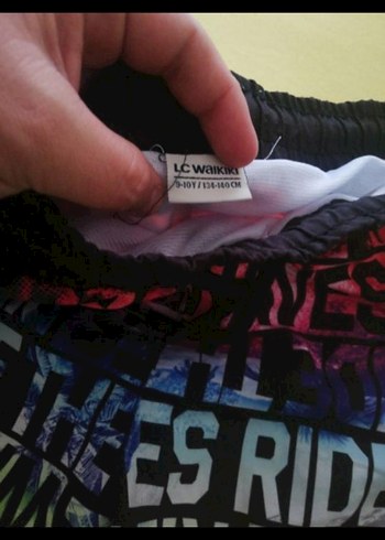 LC Waikiki Renkli Batik Desenli Şort