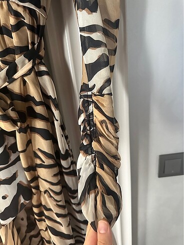 36 Beden camel Renk Nocturne zebra desen elbise