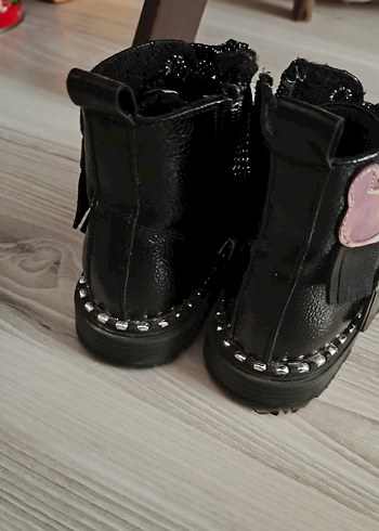 Diğer Kızlar İçin Siyah Deri Rock Punk Botlar