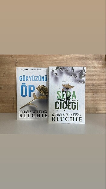 Sera Çiçeği / Gökyüzünü Öp - Krista&Becca Ritchie