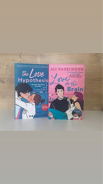 The Love Hypothesis / Love on the Brain - ALI HAZELWOOD İngilizc