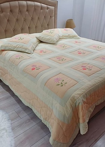 Nakışlı Bej Pastel Yatak Örtüsü