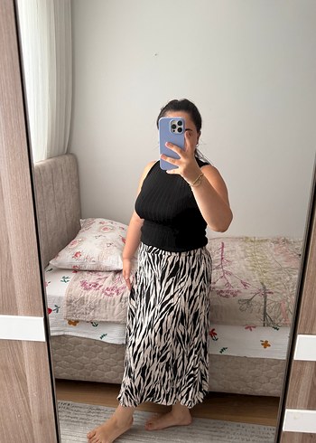 40 Beden siyah Renk Zebra Desenli Pilili Midi Etek