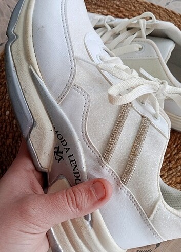Beyaz Taşlı Spor Ayakkabı 