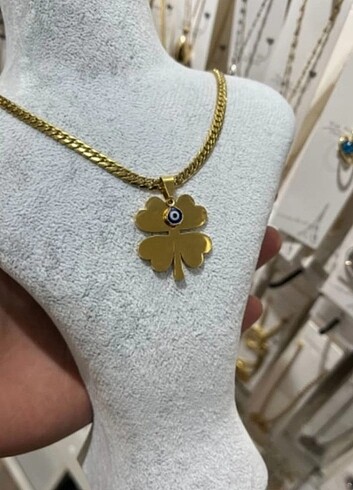 Kadın Gold Plüton Zincir Yonca Uçlu Çelik Kolye 