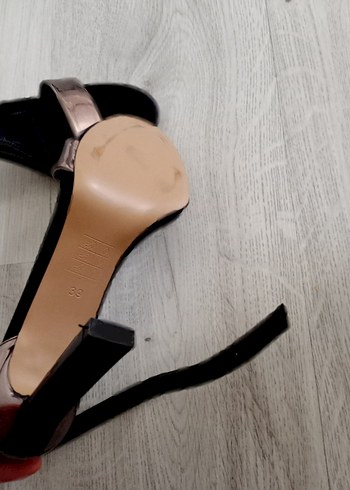 Kemerli Kadın Stiletto Topuklu Ayakkabı
