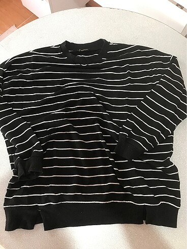 Çizgili sweat.