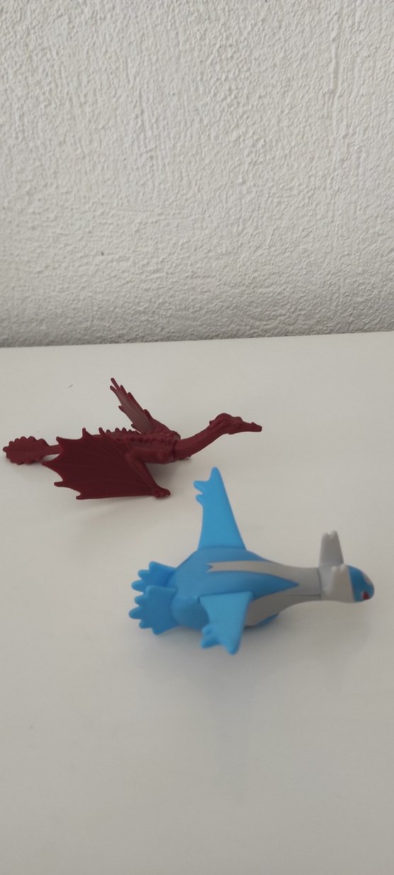 Renkli Mavi Uçak ve Kırmızı Ejderha Figürleri - Görsel 4