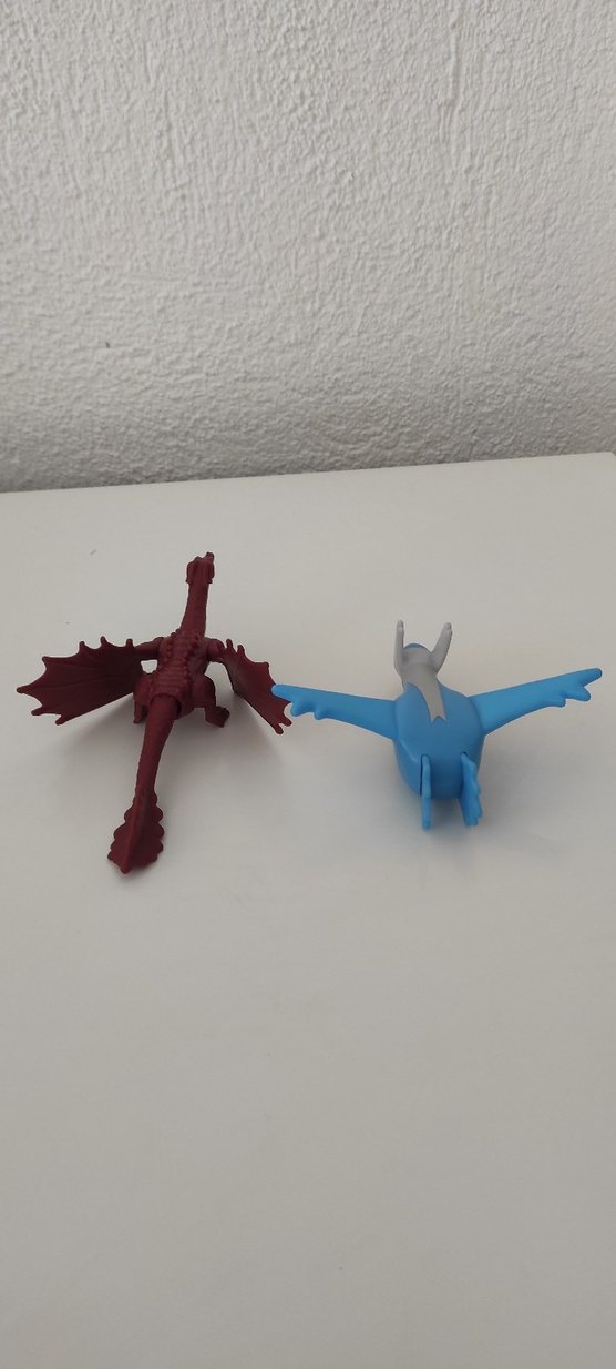 Renkli Mavi Uçak ve Kırmızı Ejderha Figürleri - Görsel 3