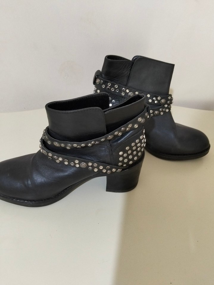 Tokalı Siyah Deri Topuklu Botlar - Görsel 3