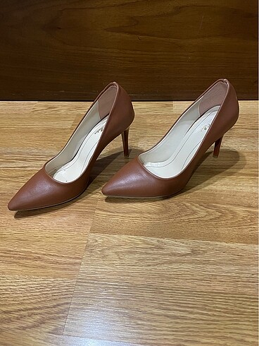 Taba rengi kadın stiletto