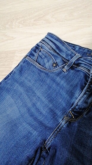 32 Beden mavi Renk Mona gold mavi Jean pantolon