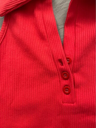 Bershka Narçiçeği crop