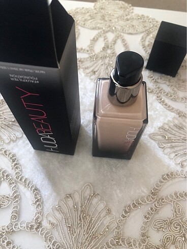 Beden Renk HUDA BEAUTY FONDÖTEN