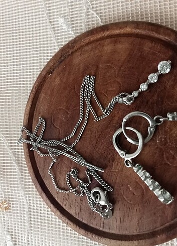 Beden Kolye ve küpe takımı.