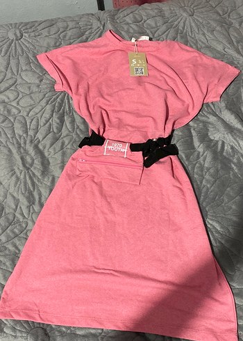 Pembe Midi Kısa Kollu Kemerli Elbise