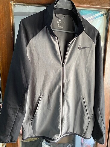 Siyah/gri Nike rüzgarlık