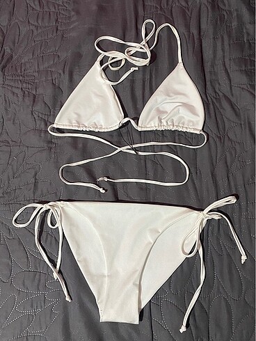 Beyaz bikini takımı
