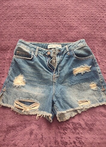 Yırtık Denim Kot Şort 