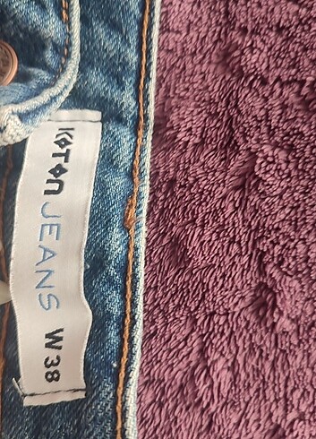 38 Beden Yırtık Denim Kot Şort 