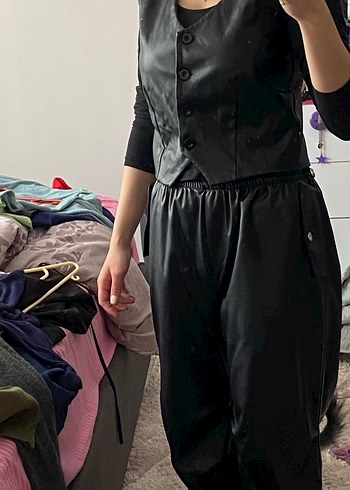 Kadın siyah deri yelekli pantolonun içi şardonlu ikili takım - Görsel 8