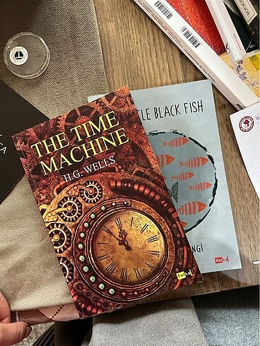 The little black fish ve the time machine ingilizce kitap