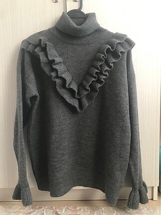 Mudo fırfırlı oversize kazak ve aker eşarp