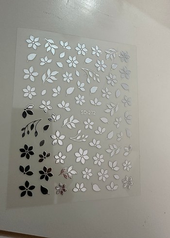 Parlak Altın Çiçek Tırnak Süsü - Görsel 7