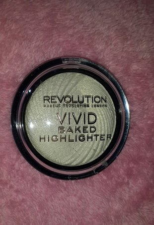 Makeup Revolution Vivid Highlighter