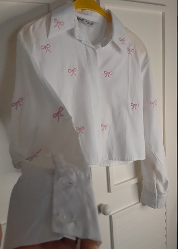 Nakışlı Beyaz Pamuklu Uzun Kollu Gömlek - Görsel 2