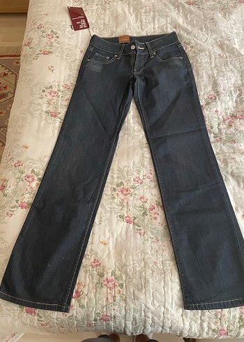 26 Beden Levis 787 bayan jean