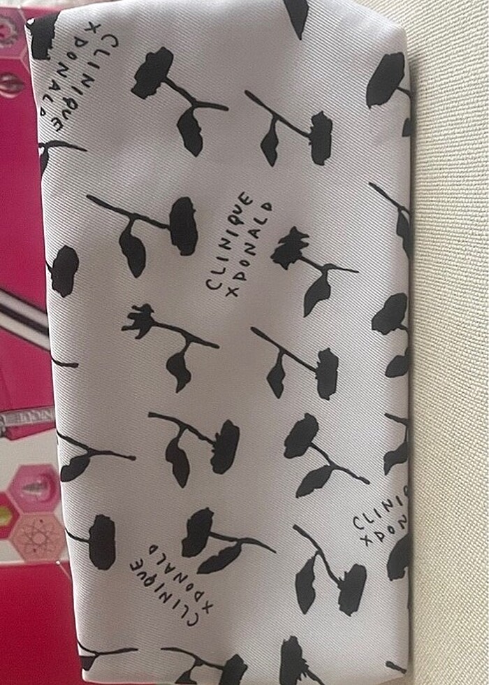 Clinique makyaj çantası - Görsel 2