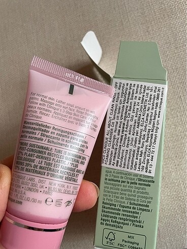 Clinique yüz köpük temizleyici - Görsel 3