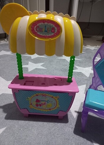 Beden Renk İçecek standı ve 3 sandalye birlikte