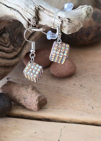 Boncuklu Mini Küp Küpeler - Görsel 6