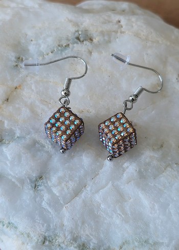 Boncuklu Mini Küp Küpeler - Görsel 3