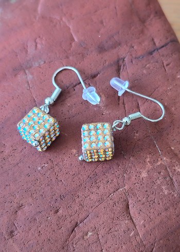 Boncuklu Mini Küp Küpeler - Görsel 4