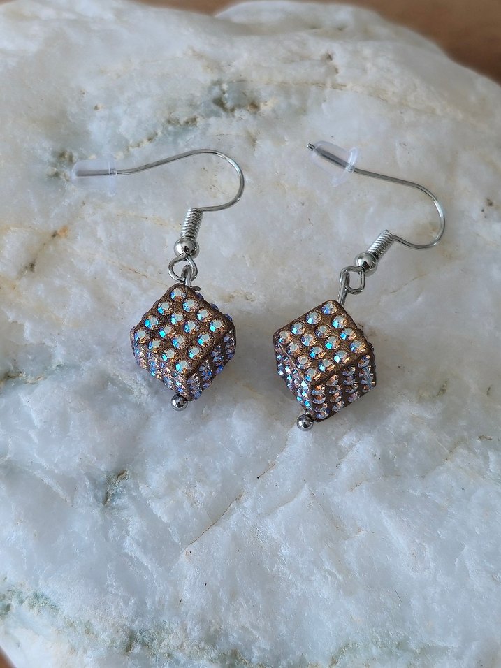 Boncuklu Mini Küp Küpeler - Görsel 3